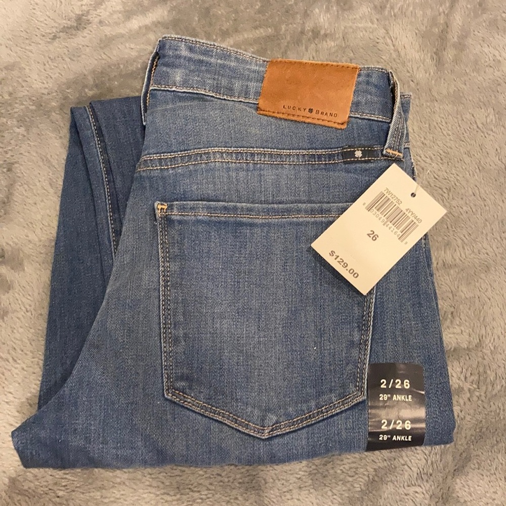 NEVER WORN Lucky Brand mid rise stretch Jean
